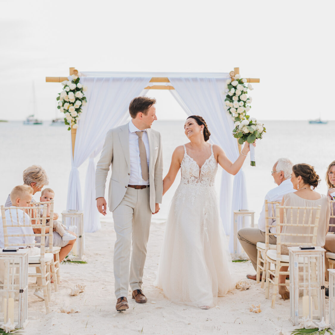 IDOPETITEWEDDINGS - Stylish Intimate Aruba Wedding